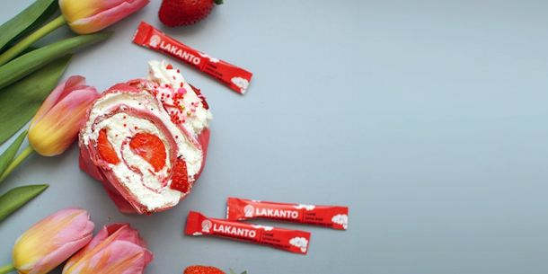 Книга рецептов Lakanto: блинный ролл с клубникой и сливочным кремом
